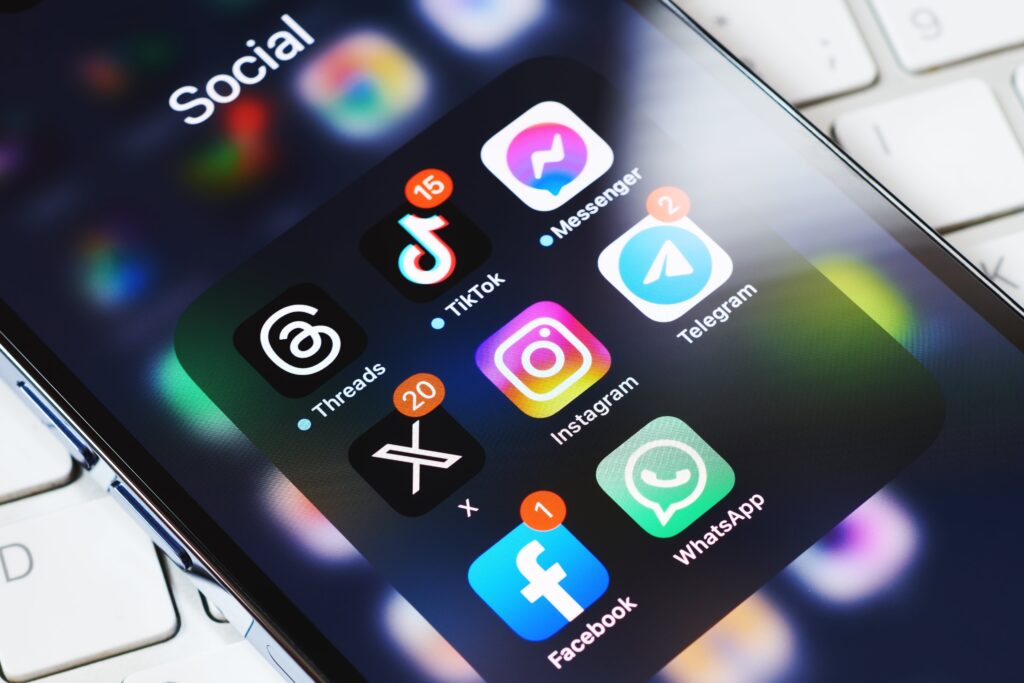 القبض على صانعة محتوى بالقاهرة لنشر فيديوهات خادشة للحياء